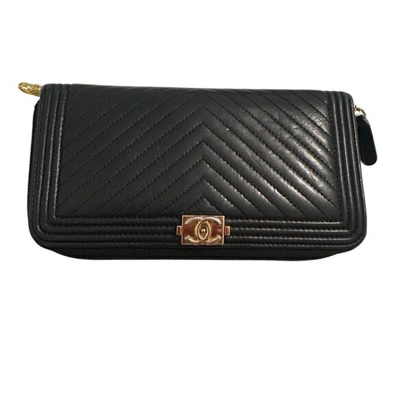 Chanel Black and Gold Quilted Clutch - Picture 2 of 12